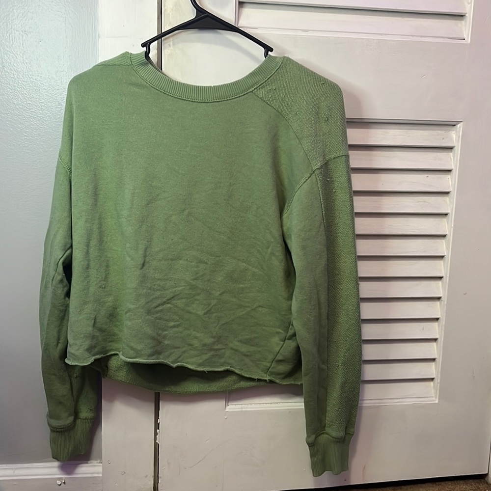 Long sleeve green crop